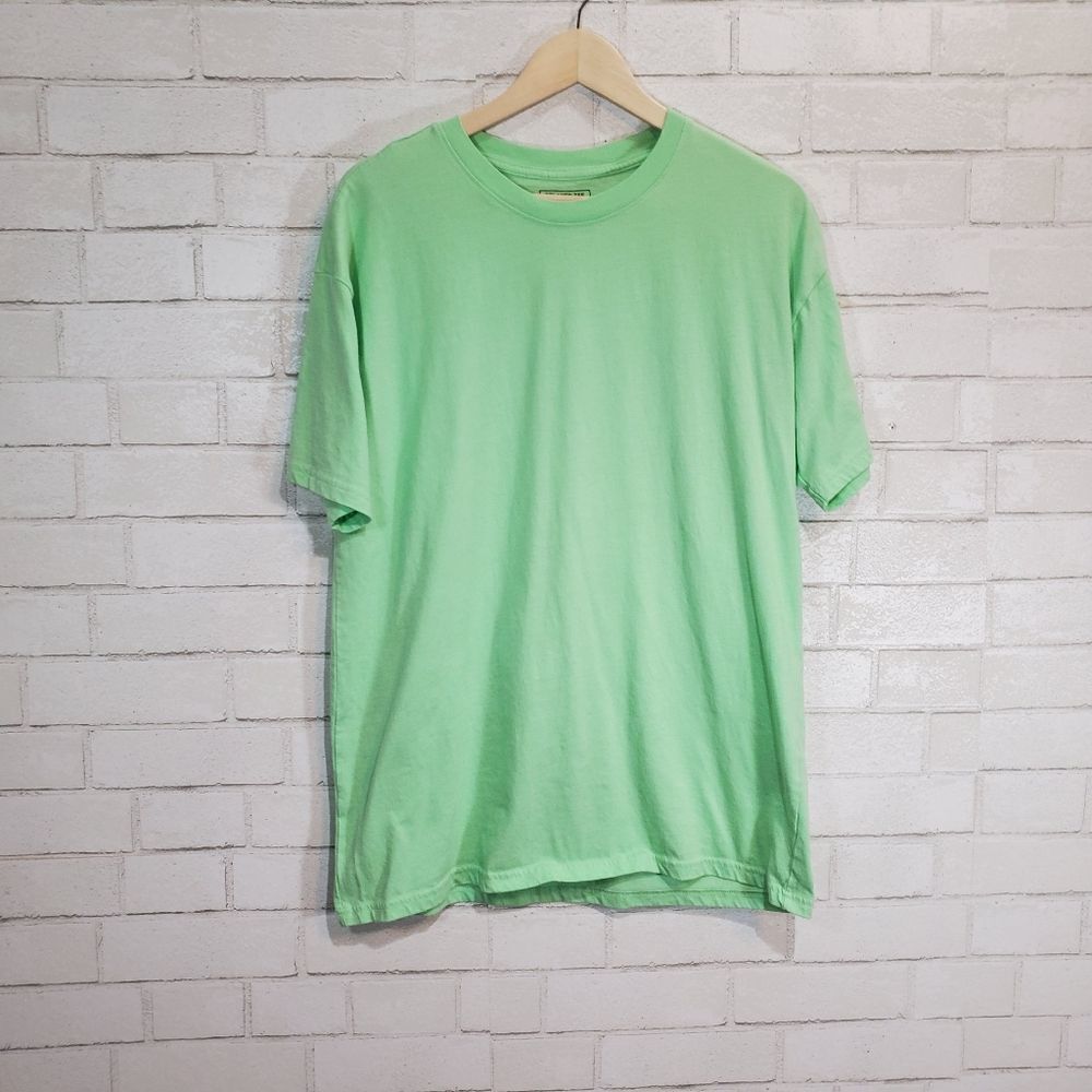 Carbon light green relaxed tee